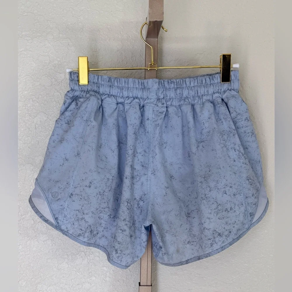 Lululemon Hotty Hot Low-Rise Lined Shorts 4” – Gravel Dust / Pastel Blue –Size 6 - Picture 3 of 8